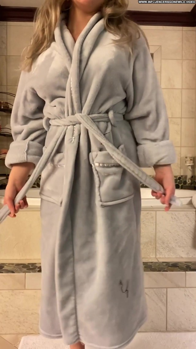 17767-ava-bamby-well-known-videos-bathrobe-website-sex-leaked-video
