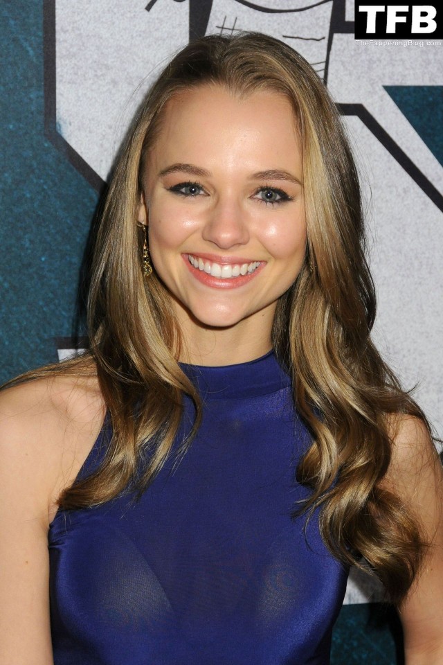 44481-madison-iseman-actress-summer-red-welcome-february-character-straight